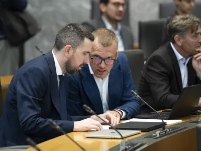 stranka ResnicaBoris Mijić15.06.2026 Državni zbor - parlament - Izredna seja DZ, na kateri bodo odločali o spremembah zakona o lokalnih volitvah ter obravnavali mandatno-volilne zadeve, v okviru katerih bi DZ potrdil mandata nadomestnima poslankamafoto: Nik Erik Neubauer