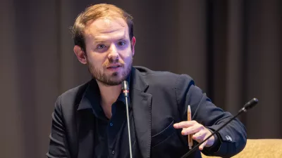 Ljubljana, hotel Grand Plaza.Mednarodni kongres dela z naslovom Razdeljeni svet, zdruzeno delavstvo.Moderator panela Faris Kocan.