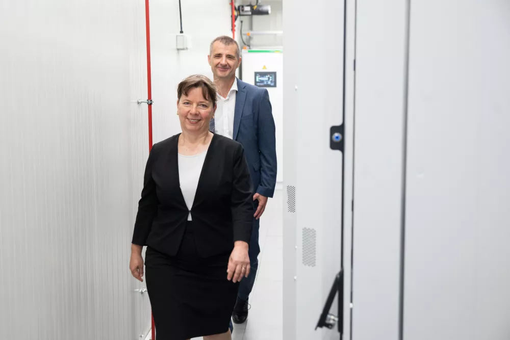 Ljubljana, Fakulteta za racunalnistvo in informatiko.Odprtje podatkovnega centra Frida, nove superracunalniske infrastrukture za raziskovalno-razvojna sodelovanja.Dekanja Fakultete za racunalnistvo in informatiko Univerze v Ljubljani Mojca Ciglaric.