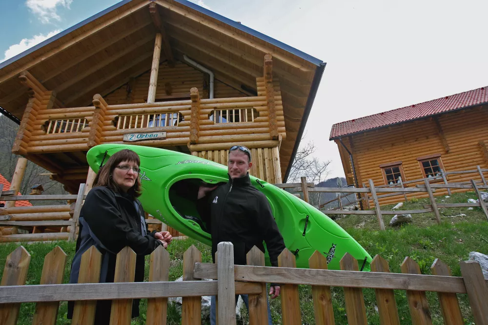 Lidija Koren in Blaž Lužnik, Camp Koren- Dolina Soče - življenje ob Soči -    ///FOTO: Tomaž SkaleOPOMBA: ZA OBJAVO V PRILOGI &ndash; DNEVNIKOV OBJEKTIV - REPORTAŽA / Foto: Tomaž Skale