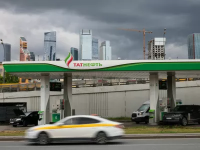 A taxi drives past a fuel station of Russian oil producer Tatneft located in front of the Moscow International Business Centre, after Tatneft reportedly imposed restrictions on the sale of petrol and diesel at all its stations nationwide, in Moscow, Russia, June 16, 2026. REUTERS/Anastasia Barashkova