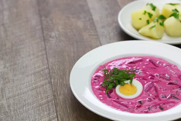 saltibarscai, cold beet soup with kefir, lithuanian borscht / Foto: Bonchan