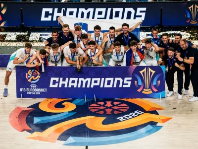 Veselje mladih slovenskih ko&scaron;arkarjev ob osvojitvi naslova evropskega prvaka do 18 let je bilo nepopisno. / Foto: Fiba