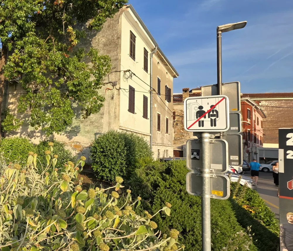 izola, prepoved no&scaron;enja kopalk po mestu / Foto: Katja Gle&scaron;čič 