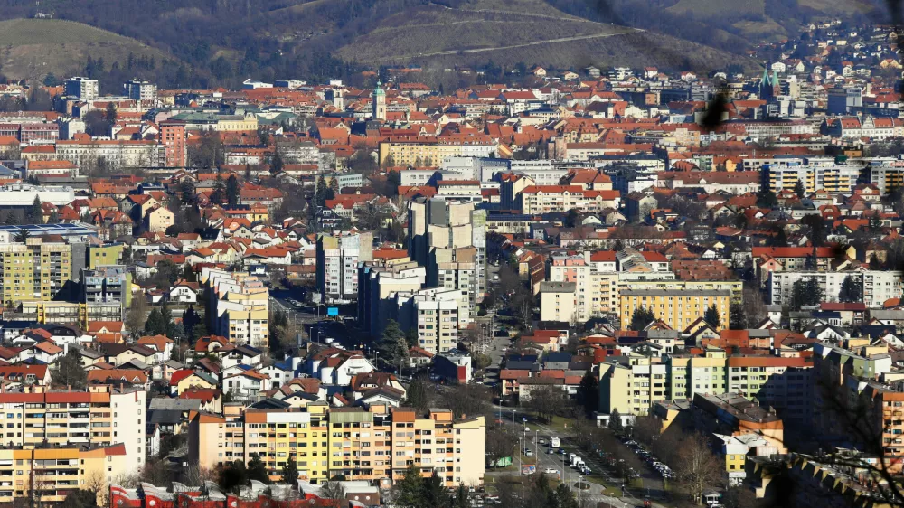 Maribor - Mesta - Panoramski posnetek - Pogled na mesto s Pohorja - Pohorje - panorama - nepremičnine - naselje - mestna občina - občinski prostorski načrt - OPN - mestna četrt - četrti - Tabor - Pobrežje - sredi&scaron;če - center - urbanizem - urbano - Ilustracija - Nepremičnine - Tematika - Sprememba zakona o nepremičninah - objekti - zgradbe - strnjeno naselje - bloki - blokovsko - blok - prebivalstvo - davek na - stanovanjski blok - stanovanja - najem stanovanj - prodaja - nakup - omrežnina - izraćun omrežnine - elektrika - davek - davki - položnice za elektriko - Objekti - Panorama - Urbanizem - Zgradbe - Avtor: Andrej Petelin&scaron;ek