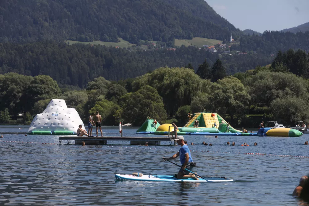 - kopalci &ndash; kopanje - 04.08.2022 &ndash; Velenje &ndash; Velenjska plaža - jezero //FOTO: Luka Cjuha
