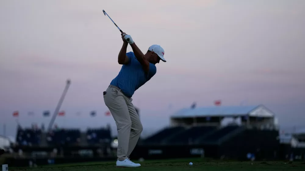 Wyndham Clark hits his tee shot on the seventh hole during the first round of the U.S. Open golf tournament at Shinnecock Hills Golf Club in Southampton, N.Y., Thursday, June 18, 2026.(AP Photo/David J. Phillip)
