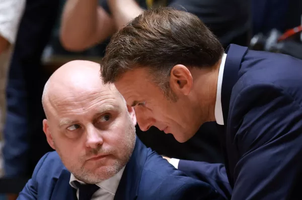 French President Emmanuel Macron and Latvia's Prime Minister Andris Kulbergs attend a European Union leaders' summit in Brussels, Belgium, June 19, 2026. REUTERS/Yves Herman