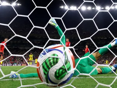 Soccer Football - FIFA World Cup 2026 - Group A - South Africa v South Korea - Estadio Monterrey, Monterrey, Mexico - June 24, 2026 South Africa's Thapelo Maseko scores their first goal past South Korea's Kim Seung-gyu REUTERS/Eloisa Sanchez   TPX IMAGES OF THE DAY / Foto: Eloisa Sanchez