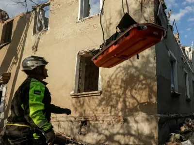 Rescuers use a crane to carry the bodies of people found under debris of an apartment building which was hit by a Russian air strike, amid Russia's attack on Ukraine, in Kharkiv, Ukraine June 20, 2026. REUTERS/Sofiia Gatilova