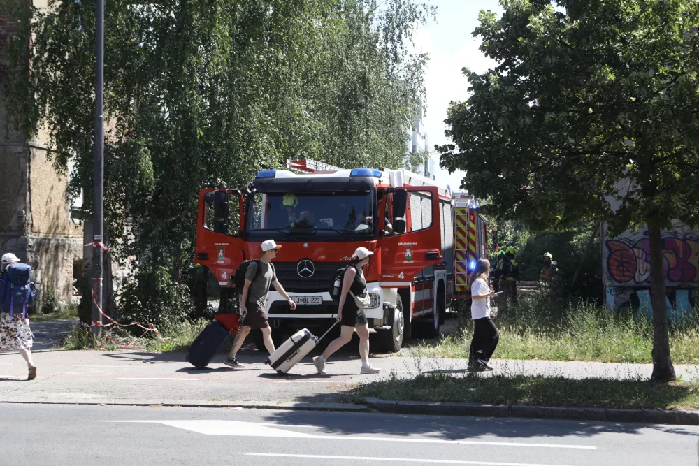 (FOTO) Zagorelo v hi&scaron;i sredi Ljubljane, posredovali gasilci
