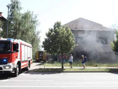 (FOTO) Zagorelo v hi&scaron;i sredi Ljubljane, posredovali gasilci