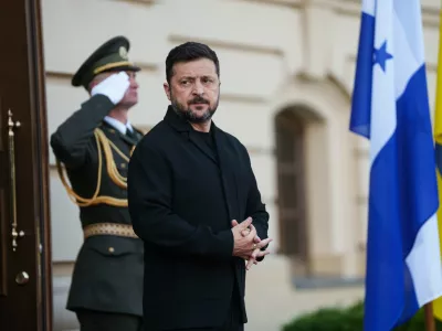 Ukraine's President Volodymyr Zelenskyy waits for arrival of Honduras' President Nasry Asfura in Kyiv, Ukraine, Friday, June 19, 2026. (AP Photo/Evgeniy Maloletka)
