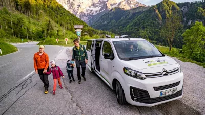 . Kombi z osmimi sedeži za potnike (8+1) bo povezoval kraje Kamnik, Komenda, Cerklje na Gorenjskem, Preddvor, Jezersko, Solčava, Luče ter Gornji Grad. F Primož &Scaron;enk