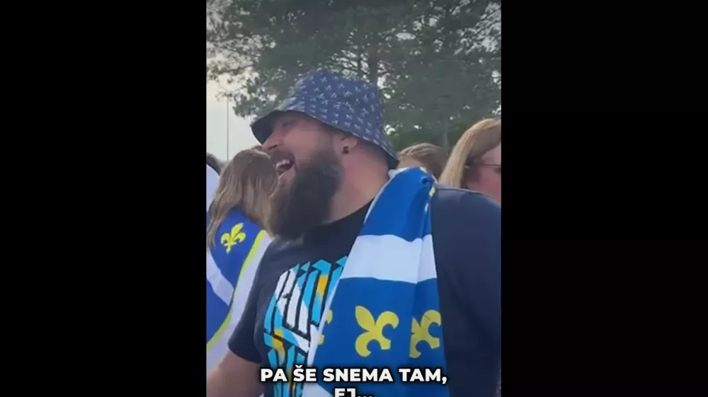 Spro&scaron;čeni trenutek med pogovorom. / Foto: Zajem Zaslona/instagram