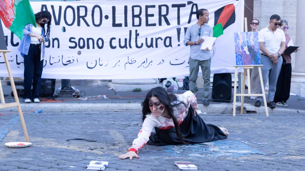 IPA85915195 - Manifestazione a Piazza Santi Apostoli a Roma in solidariet&agrave; con le donne e con le persone che in Afghanistan continuano a subire repressione e gravi violazioni dei diritti umani (Photo by Matteo Nardone/IPA/Sipa USA)No Use United Kingdom. No Use Italy. No Use Vatican City.