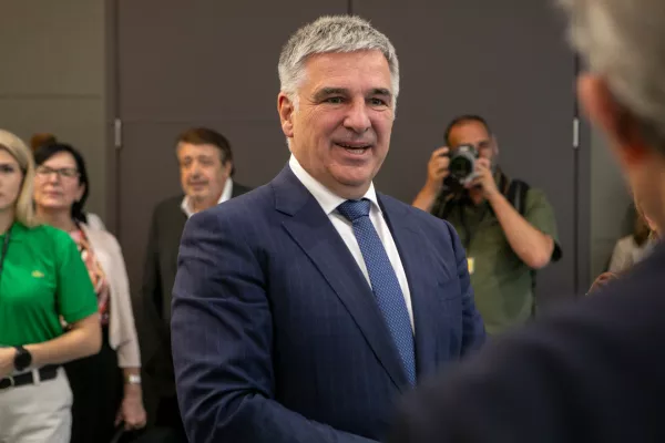 Pokojninski salto: Lotrič bi pravice enim rezal, drugim &scaron;iril