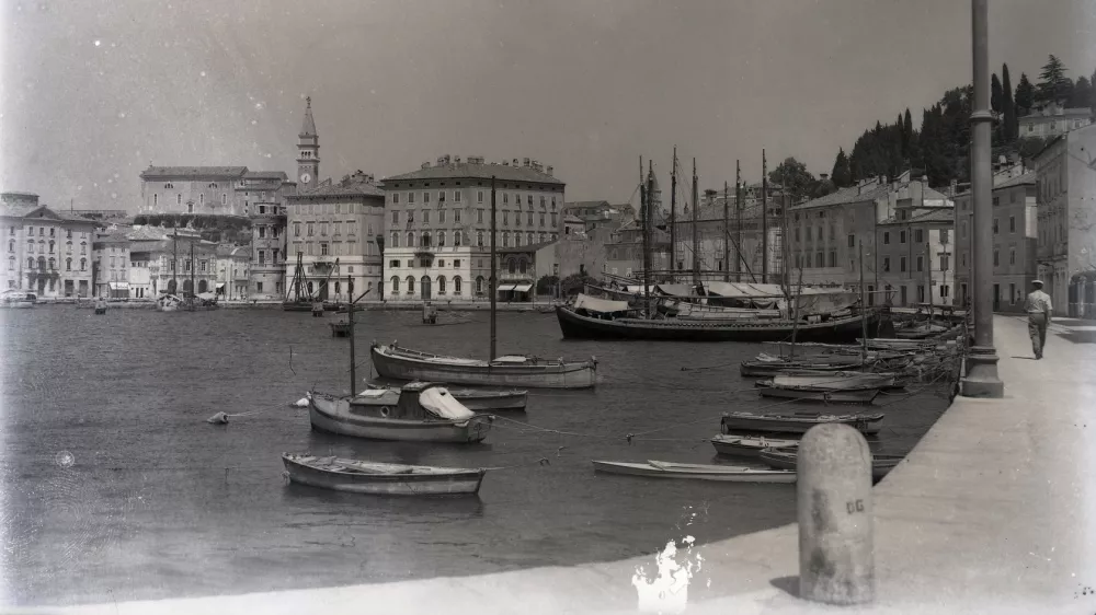 Razstava Gremo na morje / Foto: Zbirka Mestnega Muzeja Ljubljana
