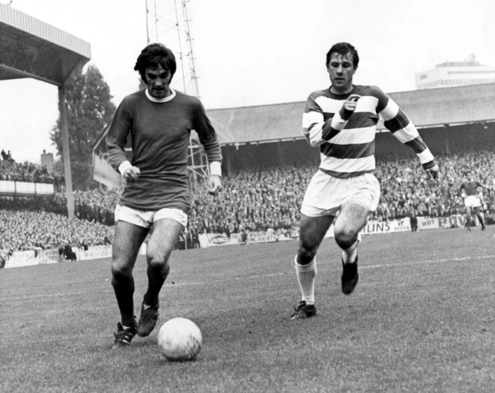 QPR v Manchester UnitedQueens Park Rangers back Ian Watson (right) chasing after Manchester United winger George Best during the match at Shepherds Bush today which United won 3-2. October 26th 1968.,Image: 711140092, License: Rights-managed, Restrictions:, Model Release: no / Foto: Topfoto Via Profimedia