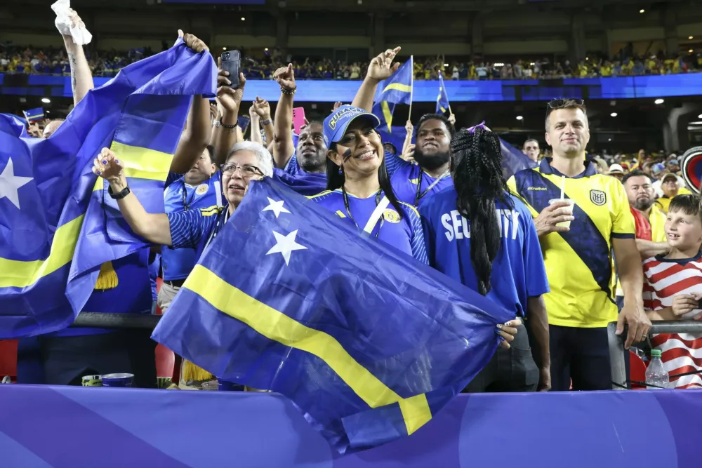 Navijači manj&scaron;ih držav, kot je Curacao, s seboj prinesejo redko in dragoceno vzdu&scaron;je. / Foto: Profimedia