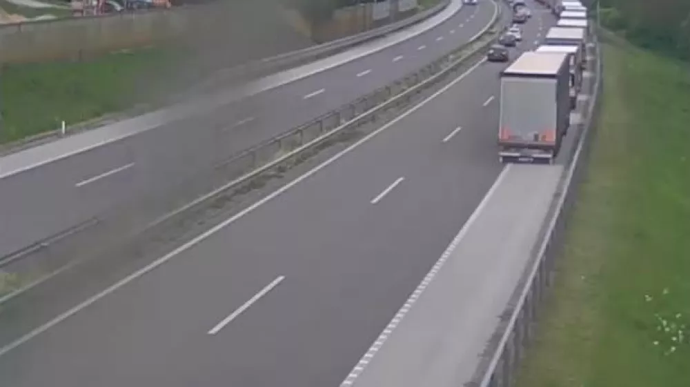 Na dolenjski avtocesti nastaja zastoj. Vir: promet.si