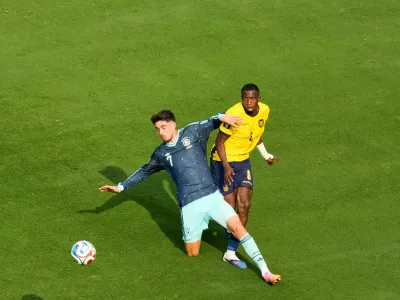 Germany's Kai Havertz (7) and Ecuador's Willian Pacho (6) battle for the ball during the World Cup Group E soccer match in East Rutherford, N.J., near New York, Thursday, June 25, 2026. (AP Photo/Seth Wenig)
