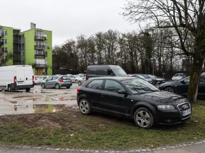 - nepravilno parkiranje,- Vojkova cesta,- 10.02.2026. - Težave s parkiranjem v naselju BS3.//FOTO: Bojan Velikonja
