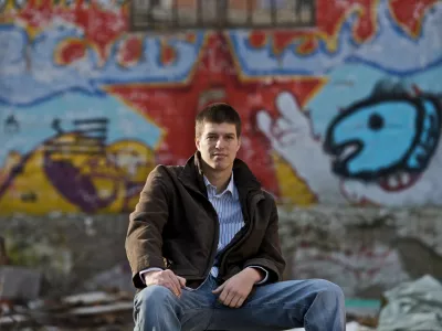 Goran Vojnovič, filmski - televizijski režiser in scenarist, kolumnist Dnevnika - prejemnik nagrade Pre&scaron;ernovega sklada 2009 za roman Čefurji raus!/FOTO: Luka Cjuha OPOMBA: ZA OBJAVO V PRILOGI &ndash; DNEVNIKOV OBJEKTIV - INTERVJU / Foto: Luka Cjuha
