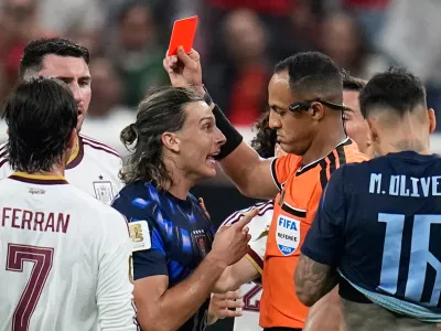 Referee Ismail Elfath shows a red card to Uruguay's Agustin Canobbio during the World Cup Group H soccer match between Uruguay and Spain in Zapopan, near Guadalajara, Mexico, Friday, June 26, 2026. (AP Photo/Ricardo Mazalan)