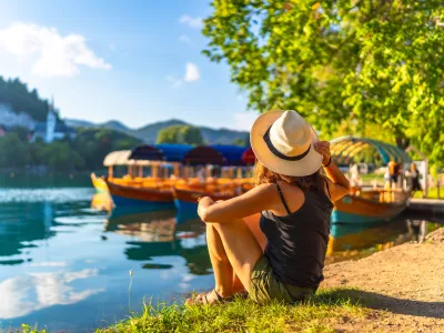 Dan je pametno preživeti v senci in kje ob hladni vodi. / Foto: Istock