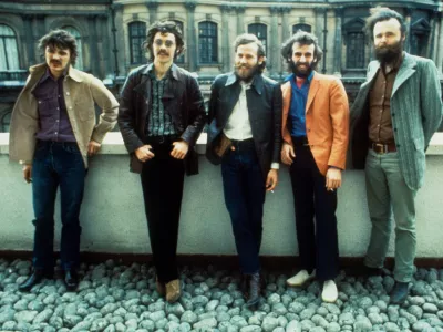 (L-R) Rick Danko, Robbie Robertson, Levon Helm, Richard Manuel and Garth Hudson of The Band pose for a group portrait in London in 1971. (Photo by Gijsbert Hanekroot/Redferns)