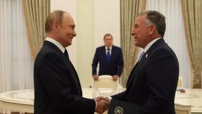 HANDOUT - 06 August 2025, Russia, Moscow: Russian President Vladimir Putin shakes hands with US special envoy Steve Witkoff ahead of Ukraine war talks. Photo: --/Kremlin/dpa - ATTENTION: editorial use only and only if the credit mentioned above is referenced in full