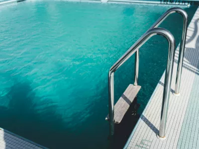 16 July 2023: a metal entry into a swimming pool or swimming pool *** ein Einstieg aus Metall in ein Schwimmbecken oder in einen Swimmingpool,Image: 794366477, License: Rights-managed, Restrictions: imago is entitled to issue a simple usage license at the time of provision. Personality and trademark rights as well as copyright laws regarding art-works shown must be observed. Commercial use at your own risk., Model Release: no 
