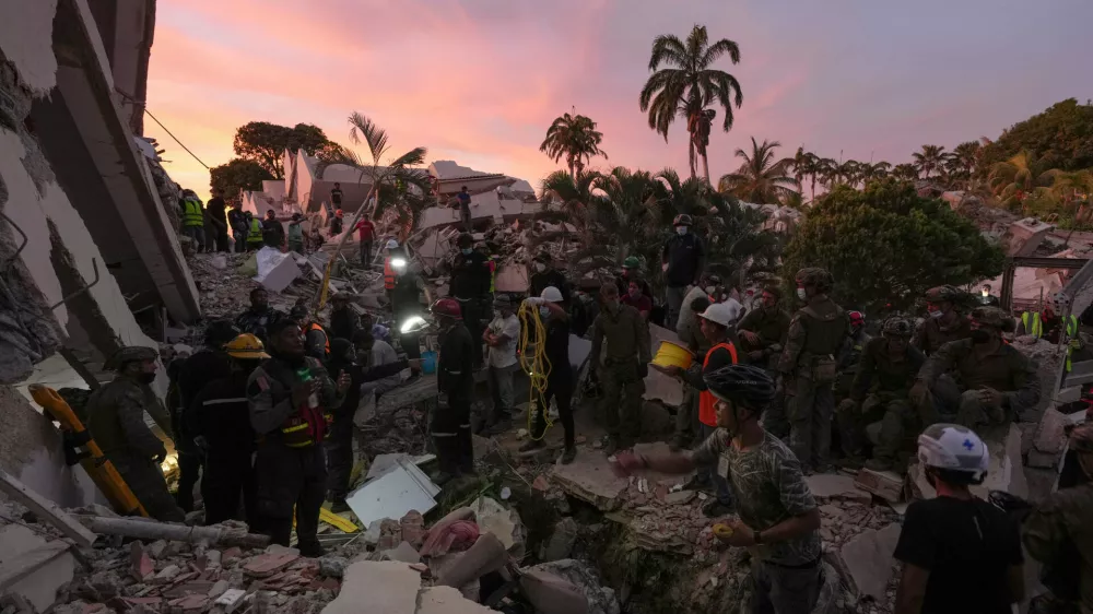 Rescuers search a building where for earthquake survivors in La Guaira, Venezuela, Sunday, June 28, 2026. (AP Photo/Matias Delacroix)
