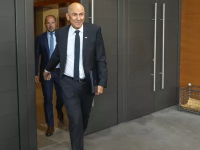 Jernej Vrtovec in Janez Jan&scaron;a22.5.2026 - državni zbor - izredna seja DZ, na kateri bodo obravnavali predlog za izvolitev prvaka SDS Janeza Jan&scaron;e za predsednika vlade;Foto: Luka Cjuha