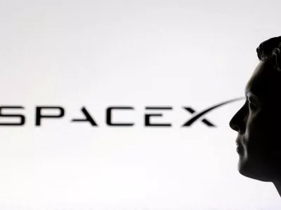 FILE PHOTO: A 3D-printed miniature model of Elon Musk and a SpaceX logo are seen in this illustration created on January 23, 2025. REUTERS/Dado Ruvic/Illustration//File Photo