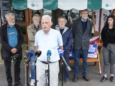 Pavle Gantar, Matjaž Hanžek, Du&scaron;an Keber, Dragan Petrovec, Darko &Scaron;trajn, Božidar Flaj&scaron;man- 09.06.2026 - Civilna iniciativa je organizirala novinarsko konferenco pred začetkom zbiranja podpisov za referendum proti politični policiji//FOTO: Jaka Gasar