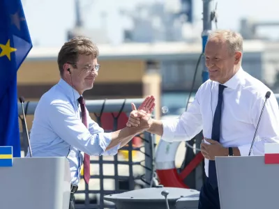 Swedish Prime Minister Ulf Kristersson and Polish Prime Minister Donald Tusk hold hands after the ceremony of signing the agreement for Poland to purchase three Swedish-made A26 blekinge-class submarines, during an official ceremony on board the Polish frigate ORP General Tadeusz Kosciuszko at the naval base in Gdynia, Poland, June 29, 2026. REUTERS/Lukasz Glowala