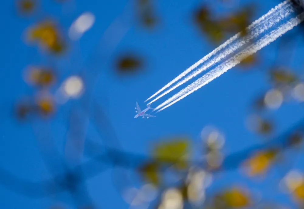 Airplane at high altitude photographed among yellow leaves. Romania, Gorj. November, 01, 2023 / Foto: Bogdanv