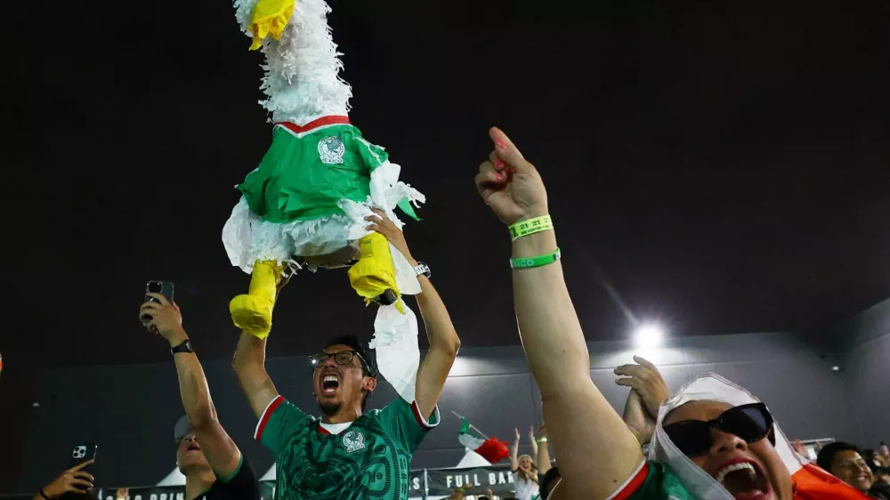 Soccer Football - FIFA World Cup 2026 - Round of 32 - Mexico v Ecuador - Fans gather in Los Angeles - Los Angeles, California, U.S. - June 30, 2026 Mexico fans celebrate at a watch party in Boyle Heights, Los Angeles during the match REUTERS/Lisi Niesner