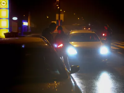 - policist - javna uprava - kazenska politika- 19.01.2015 - Ttrža&scaron;ka cesta pri Dolgem mostu - Policija - nadzor prometa - policijska prometna patrulja - poostrena kontrola cestnega prometa v nočnih urah - //FOTO: Bojan Velikonja