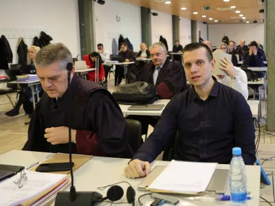 Odvetnik Branko Gvozdić in Klemen Kadivec.(foto: Damijana Ži&scaron;t) 