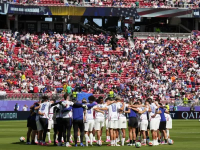 Soccer Football - FIFA World Cup 2026 - Round of 32 - United States v Bosnia and Herzegovina - San Francisco Bay Area Stadium, Santa Clara, California, U.S. - July 1, 2026 United States players huddle during the warm up before the match IMAGN IMAGES via Reuters/Darren Yamashita
