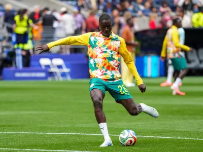 Senegal's Pape Gueye (26) warms up during the World Cup round of 32 soccer match between Belgium and Senegal in Seattle, Wednesday, July 1, 2026. (AP Photo/Ted S. Warren)