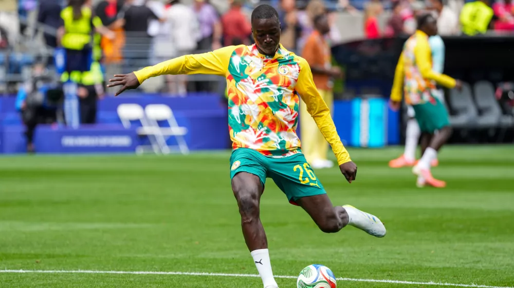 Senegal's Pape Gueye (26) warms up during the World Cup round of 32 soccer match between Belgium and Senegal in Seattle, Wednesday, July 1, 2026. (AP Photo/Ted S. Warren)