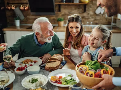 Uživanje v dobro družbi. Slika je sicer simbolična. / Foto: Istock