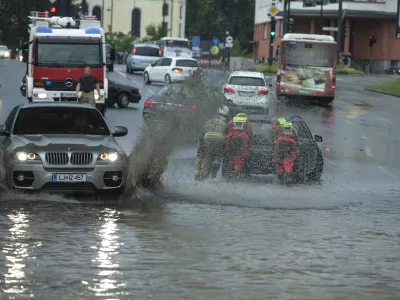 27.6.2015 neurje v Ljubljani, poplavljen podvoz Celov&scaron;ka cesta  ///FOTO: Luka Cjuha...
