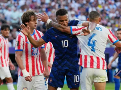 Soccer Football - FIFA World Cup 2026 - Round of 16 - Paraguay v France - Philadelphia Stadium, Philadelphia, Pennsylvania, U.S. - July 4, 2026 France's Kylian Mbappe reacts with Paraguay's Juan Jose Caceres IMAGN IMAGES via Reuters/James Lang   TPX IMAGES OF THE DAY