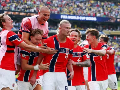Soccer Football - FIFA World Cup 2026 - Round of 16 - Brazil v Norway - New York New Jersey Stadium, East Rutherford, New Jersey, U.S. - July 5, 2026 Norway's Erling Haaland celebrates scoring their second goal with teammates IMAGN IMAGES via Reuters/Vincent Carchietta   TPX IMAGES OF THE DAY