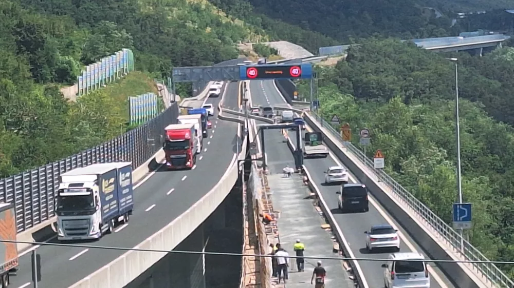 Vipavska hitra cesta, pod razcepom Nanos.Prenova vipavske hitre ceste preko Rebernic.